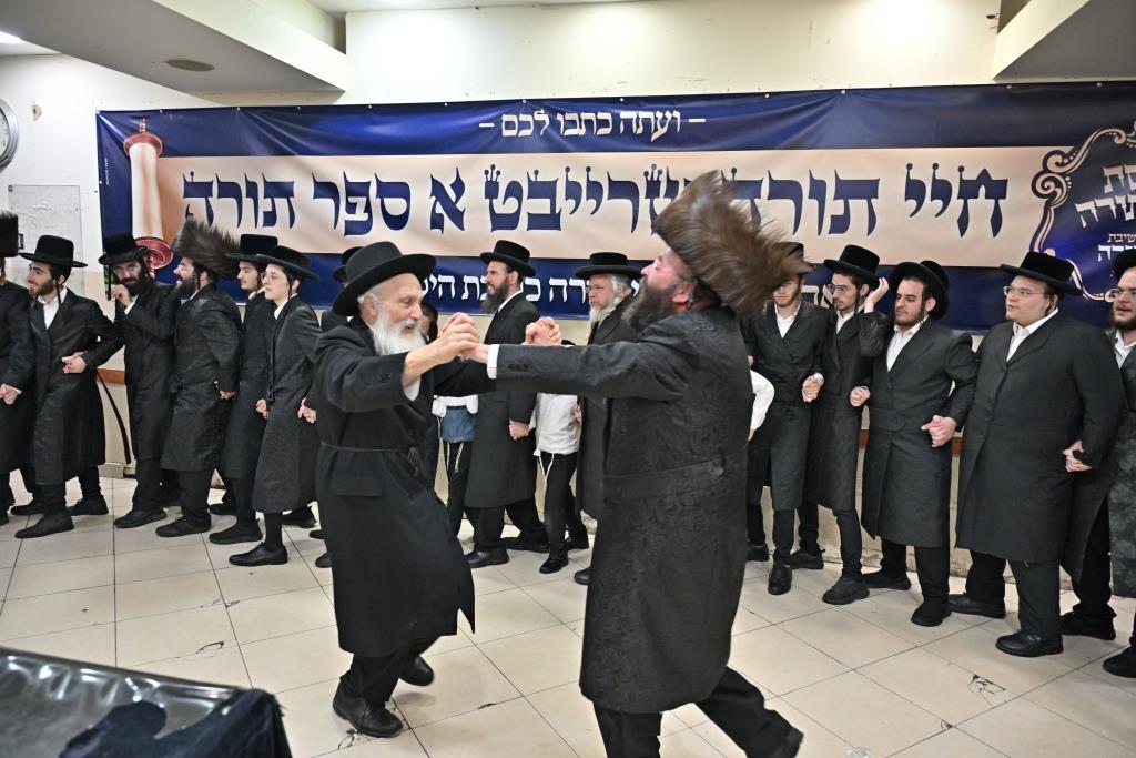 מעמד הכנסת ספר תורה לישיבת 'חיי תורה'