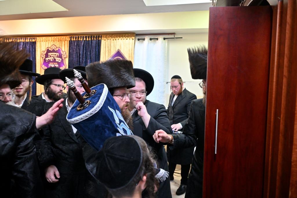 מעמד הכנסת ספר תורה לישיבת 'חיי תורה'