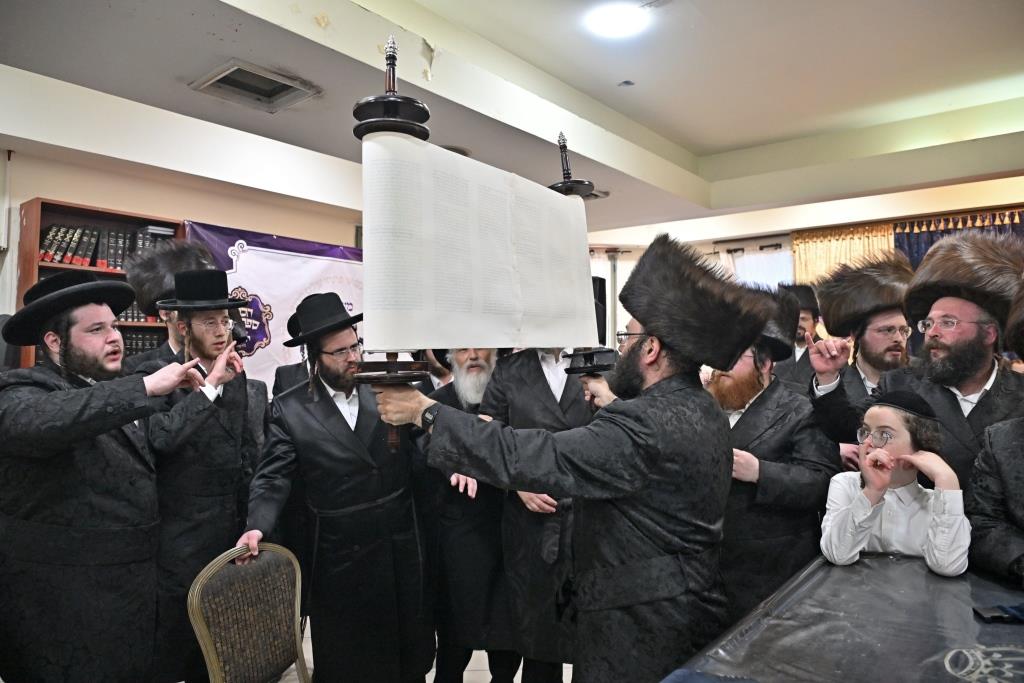 מעמד הכנסת ספר תורה לישיבת 'חיי תורה'