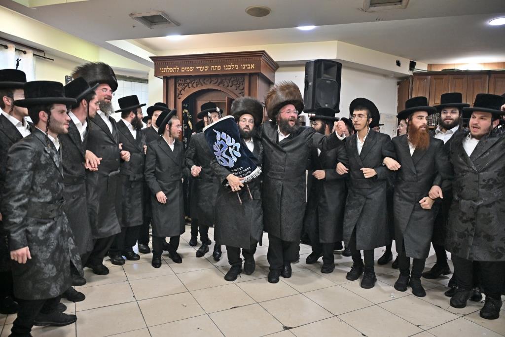 מעמד הכנסת ספר תורה לישיבת 'חיי תורה'