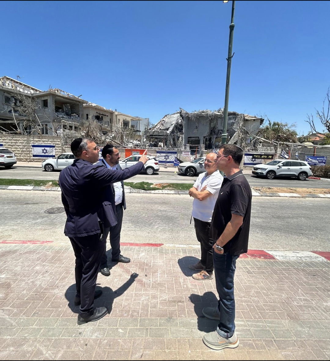 ביוזמת 'קדם': יו"ר ועדת הבריאות סייר במתחם בית אבות שנפגע מהדף נפילת טיל
