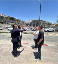 ביוזמת 'קדם': יו"ר ועדת הבריאות סייר במתחם בית אבות שנפגע מהדף נפילת טיל