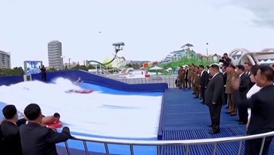 בזמן שהעם רעב ללחם: נשיא צפון קוריאה חנך מתחם נופש לתיירים תוך חגיגות ענק | צפו