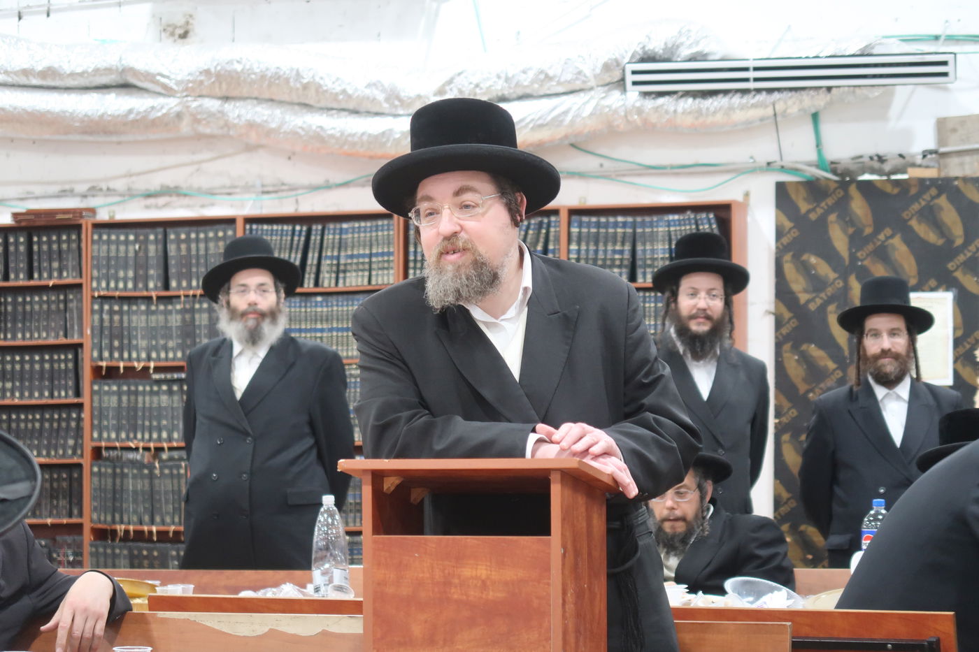 וואכט נאכט לבן הרב ישראל הגר