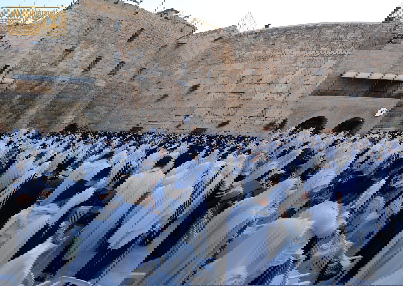 המונים בתפילת ראש חודש תמוז 