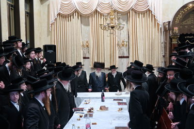 האדמו"ר ממשכנות הרועים בלחיים טיש