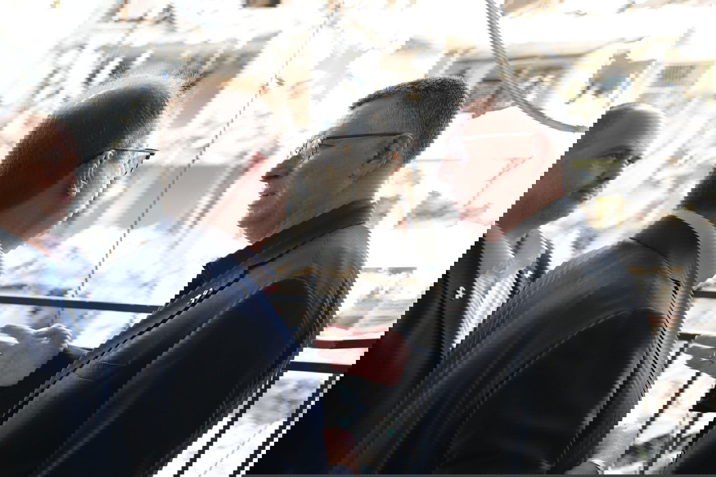 שר החוץ גדעון סער ביקר עם שר הפנים הגרמני בזירת הנפילה בבת ים | תיעוד