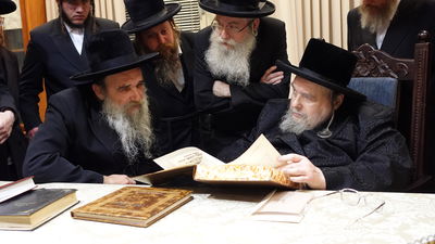 האדמו"ר מאשלג בביקור אצל האדמו"ר מבעלזא 