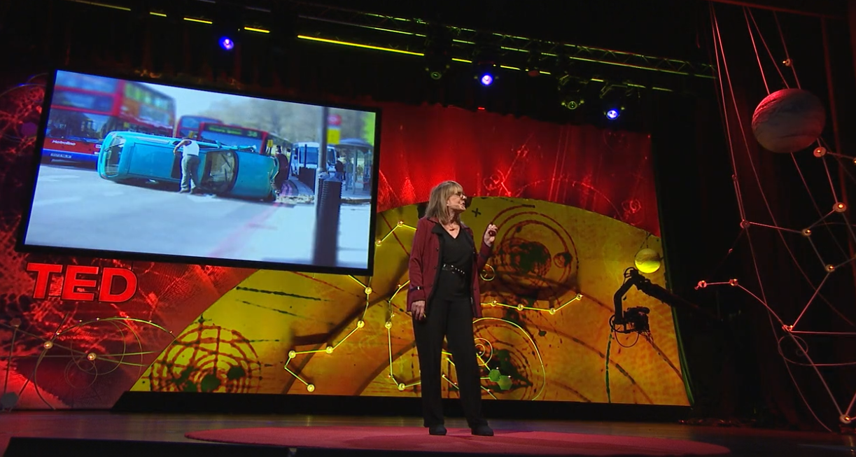 פרופ' אליזבת לופטוס במהלך הרצאת TED על זיכרונות שגויים