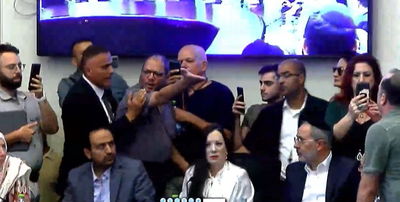 מהומה בכנסת: הח"כים ואטורי וכסיף בעימות כמעט פיזי, הורים שכולים זעמו