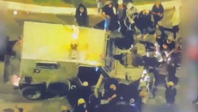 מתקן ביטחוני רגיש לסיכול פיגועים הוצת | תיעוד חדש: פורצים את המחסומים - ומטפסים על הרכב