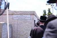 חסידים בכניסה לציון הרבי מליובאוויטש