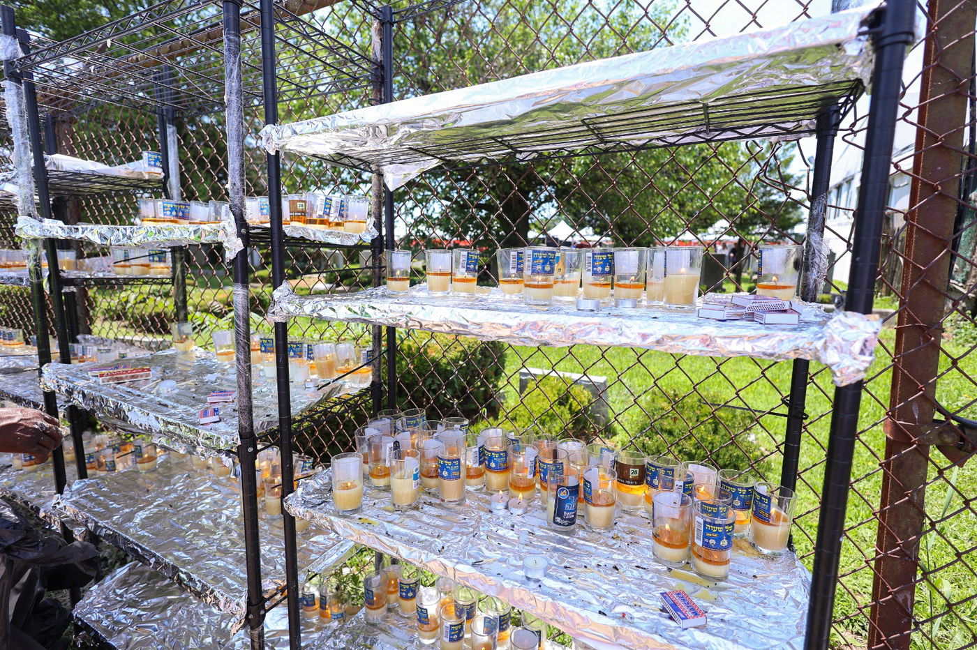 חום לוהט, המתנה של שעות: מכל העולם עמדו בתור לציון הרבי מליובאוויטש