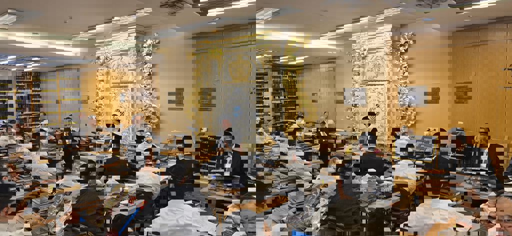 הגאון רבי שלמה ידידיה זעפראני בשיעור ב'יחווה דעת'