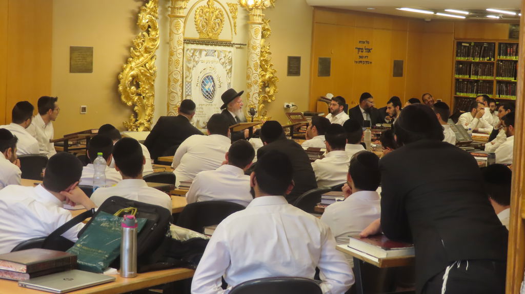 הגאון רבי שלמה ידידיה זעפראני בשיעור ב'יחווה דעת'