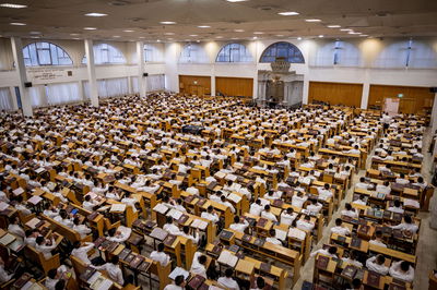 יקרה היא מפז ומפנינים. ישיבת חברון