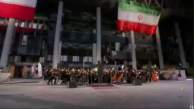 למרגלות ההריסות - התזמורת האיראנית ליד בניין הטלוויזיה