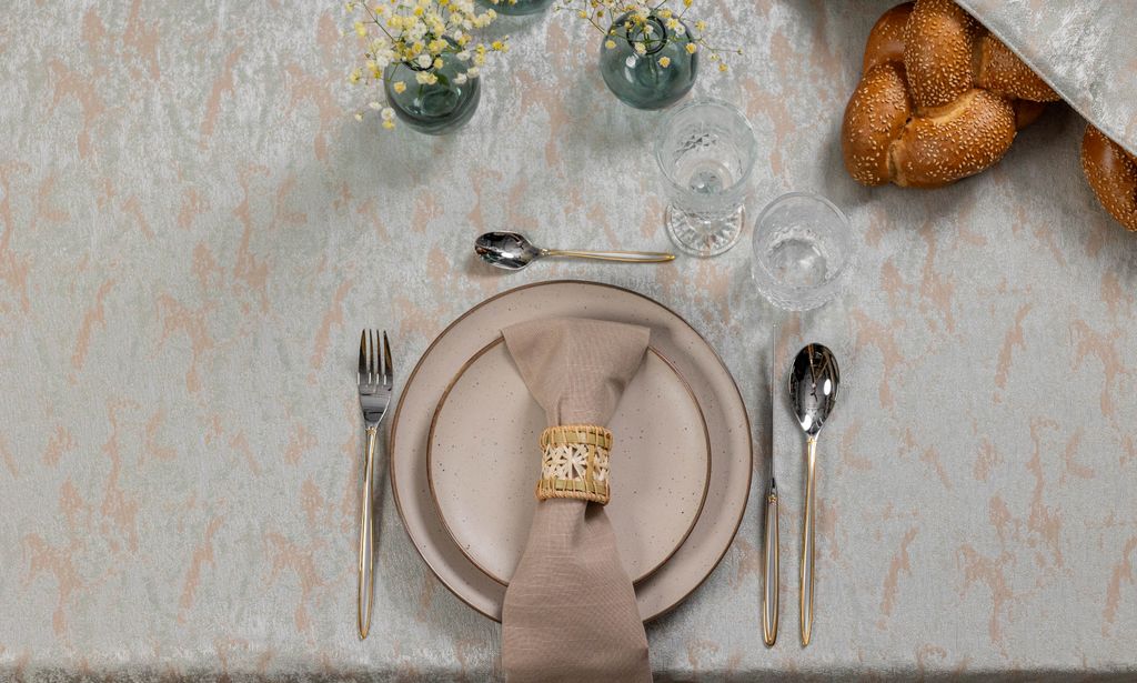 עריכת שולחן חגיגית