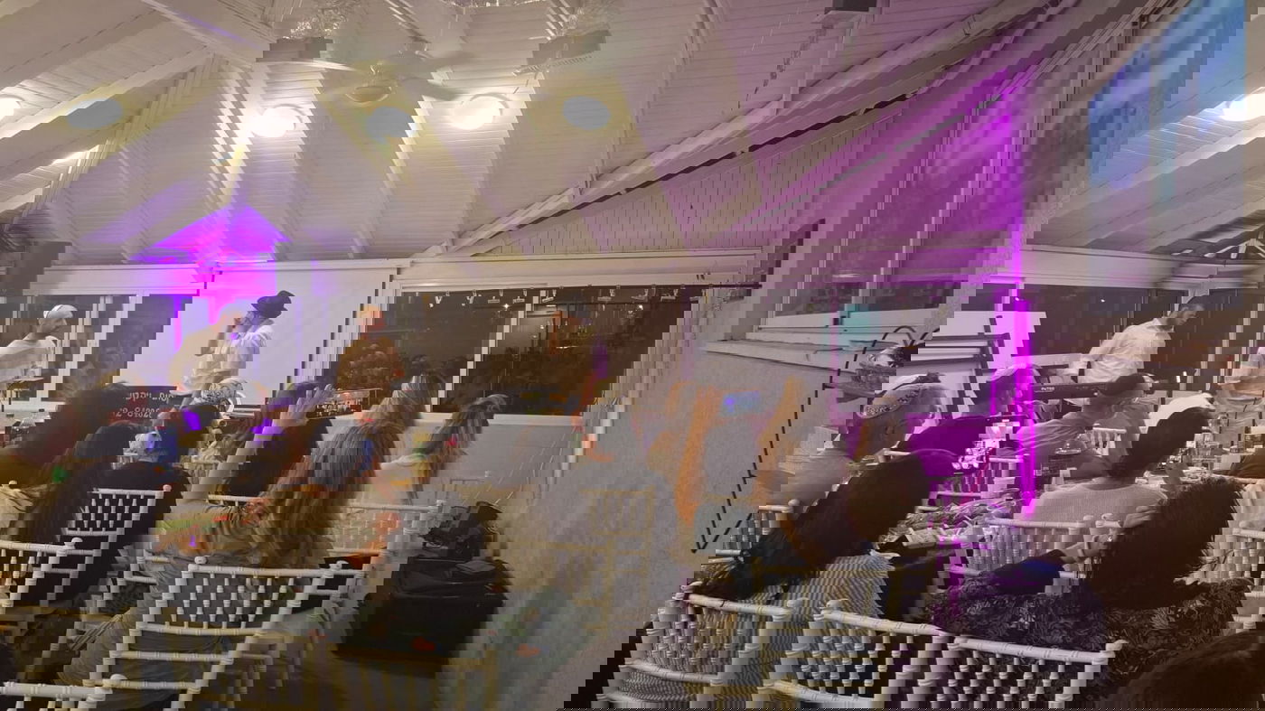 הזמר עומר אדם השתתף בהתוועדות חסידית; כך זה נראה