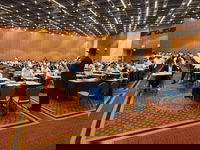 הרב הראשי הגר"ד לאו עם נבחנים לדיינות