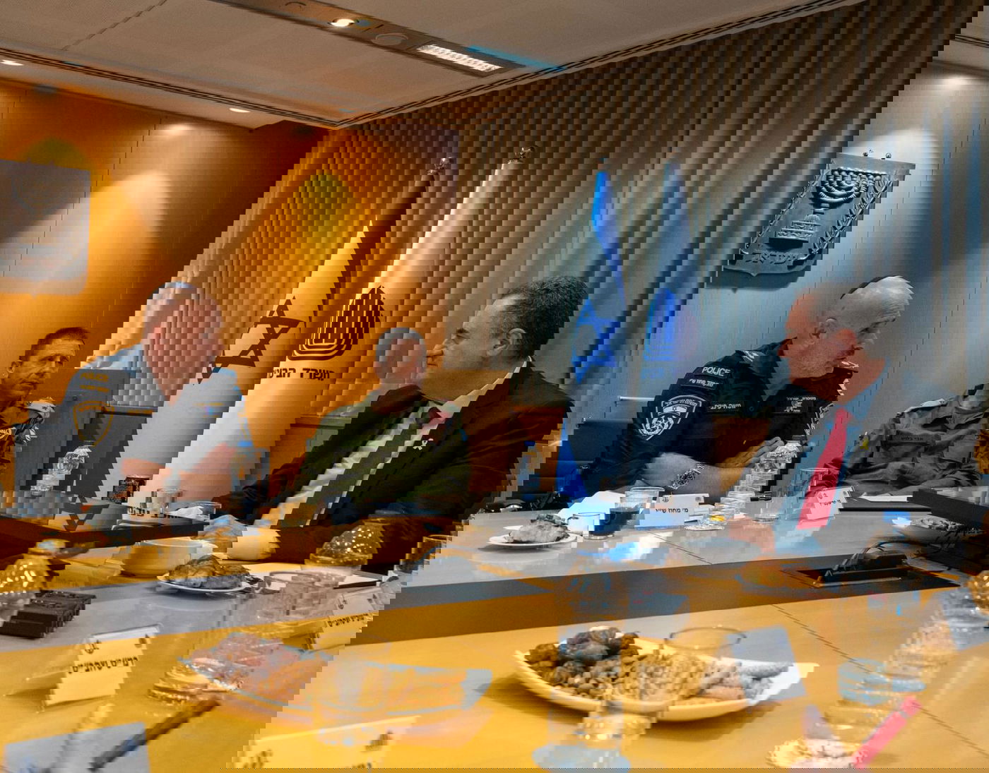 הדיון בלשכת שר הביטחון