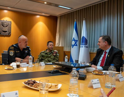 הדיון בלשכת שר הביטחון