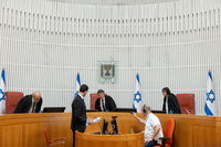 שופטי בג"ץ בדיון | ארכיון