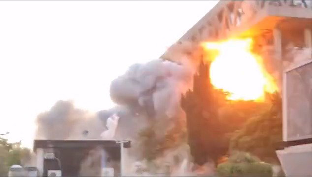 רגע תקיפת בניין תאגיד השידור האיראני