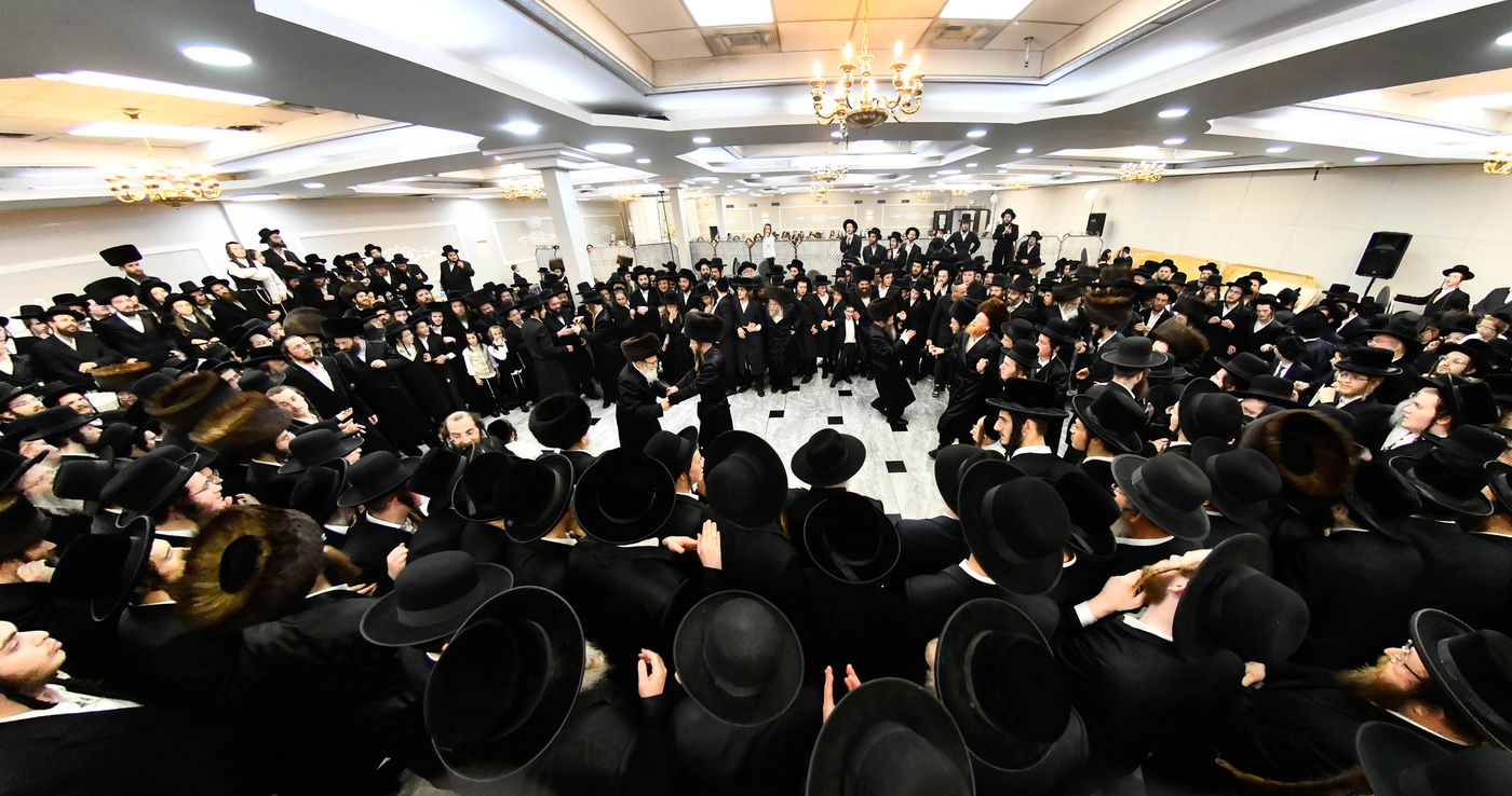 האדמו"ר מאמשינוב בחתונה בבני ברק