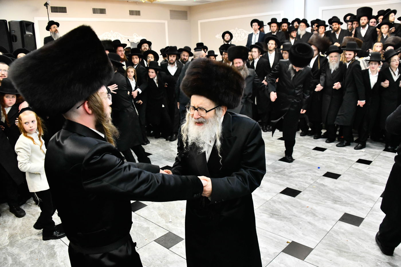 האדמו"ר מאמשינוב בחתונה בבני ברק