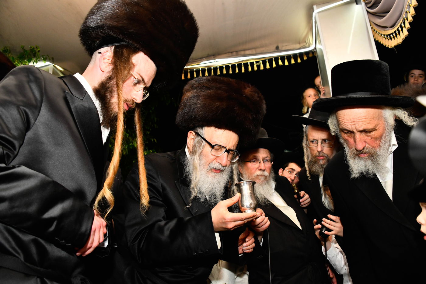 האדמו"ר מאמשינוב בחתונה בבני ברק