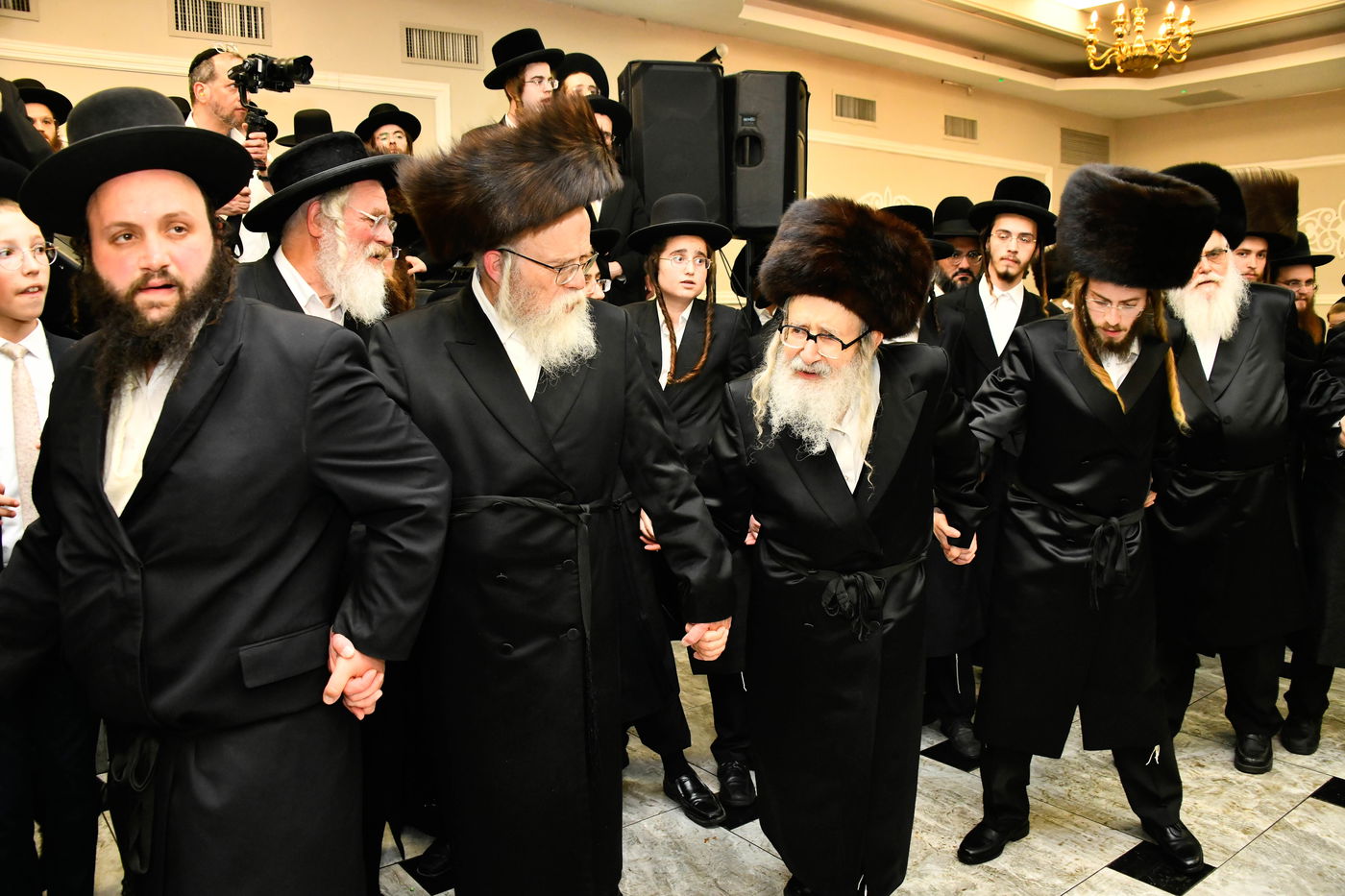 האדמו"ר מאמשינוב בחתונה בבני ברק