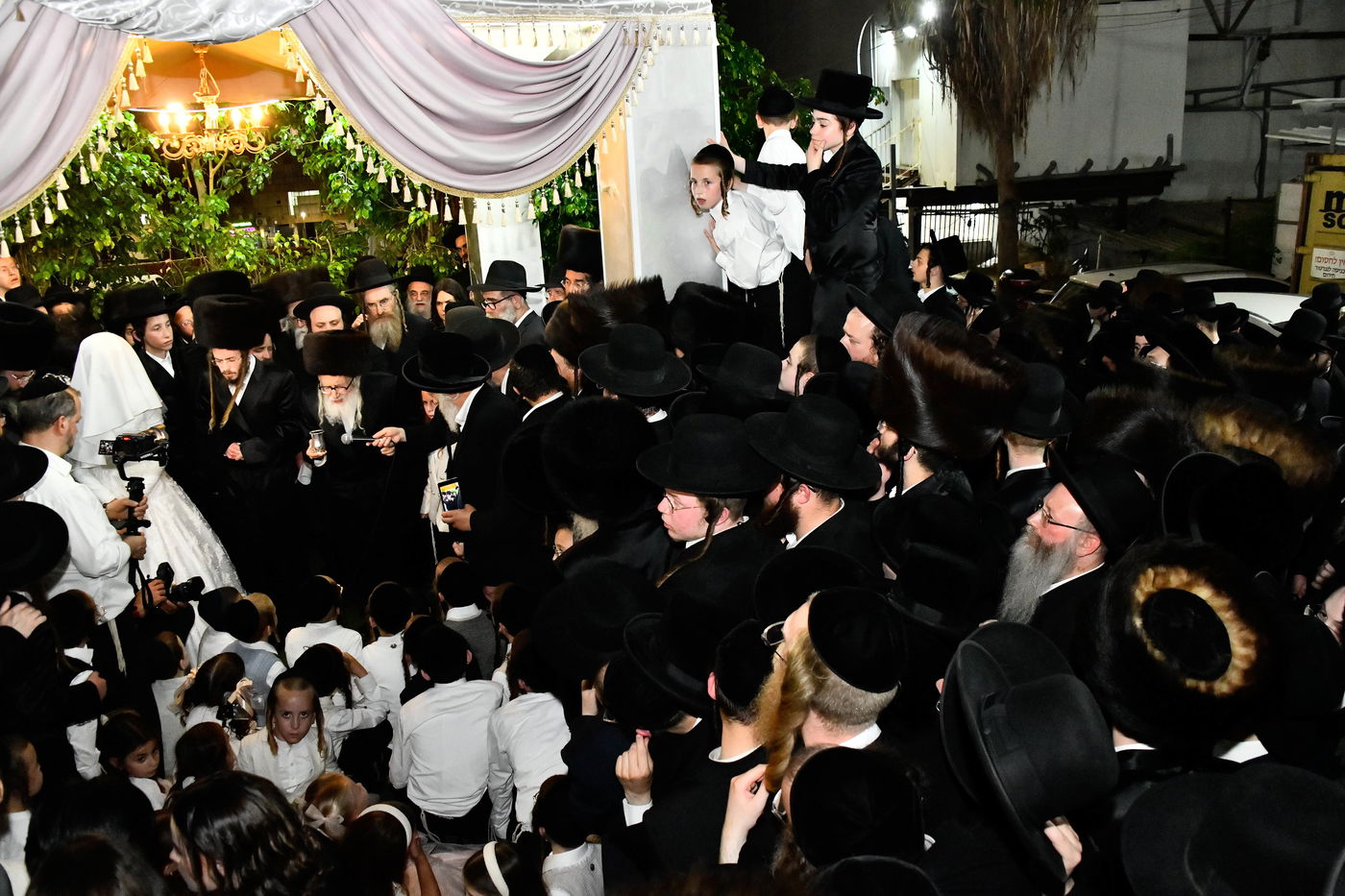 האדמו"ר מאמשינוב בחתונה בבני ברק