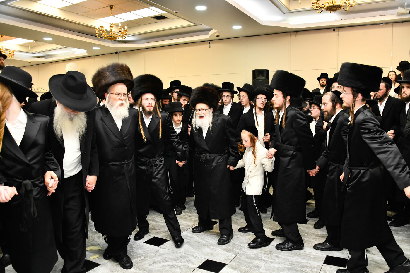 האדמו"ר מאמשינוב בחתונה בבני ברק