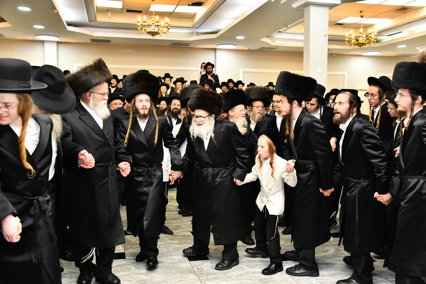 האדמו"ר מאמשינוב בחתונה בבני ברק