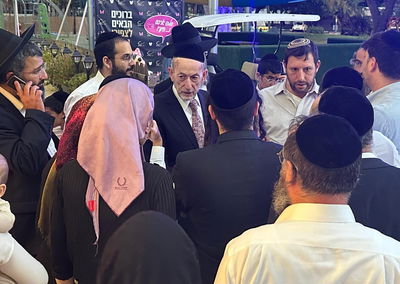 מקלב עם המפונים בבני ברק