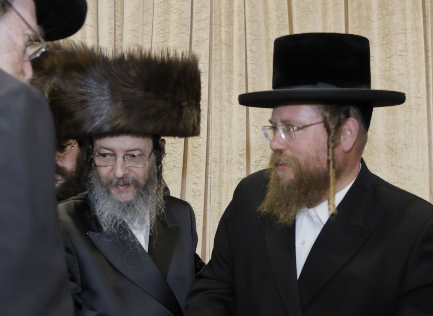 שמחת נישואי בן גאב"ד זוועהיל