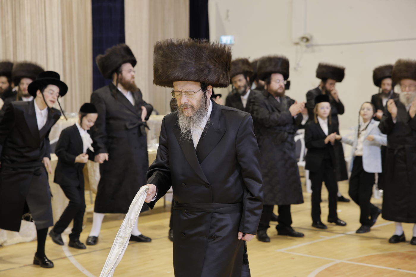 שמחת נישואי בן גאב"ד זוועהיל