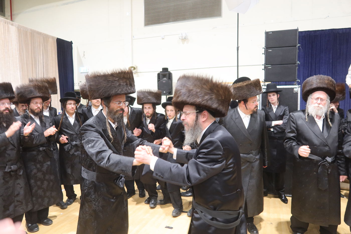 שמחת נישואי בן גאב"ד זוועהיל