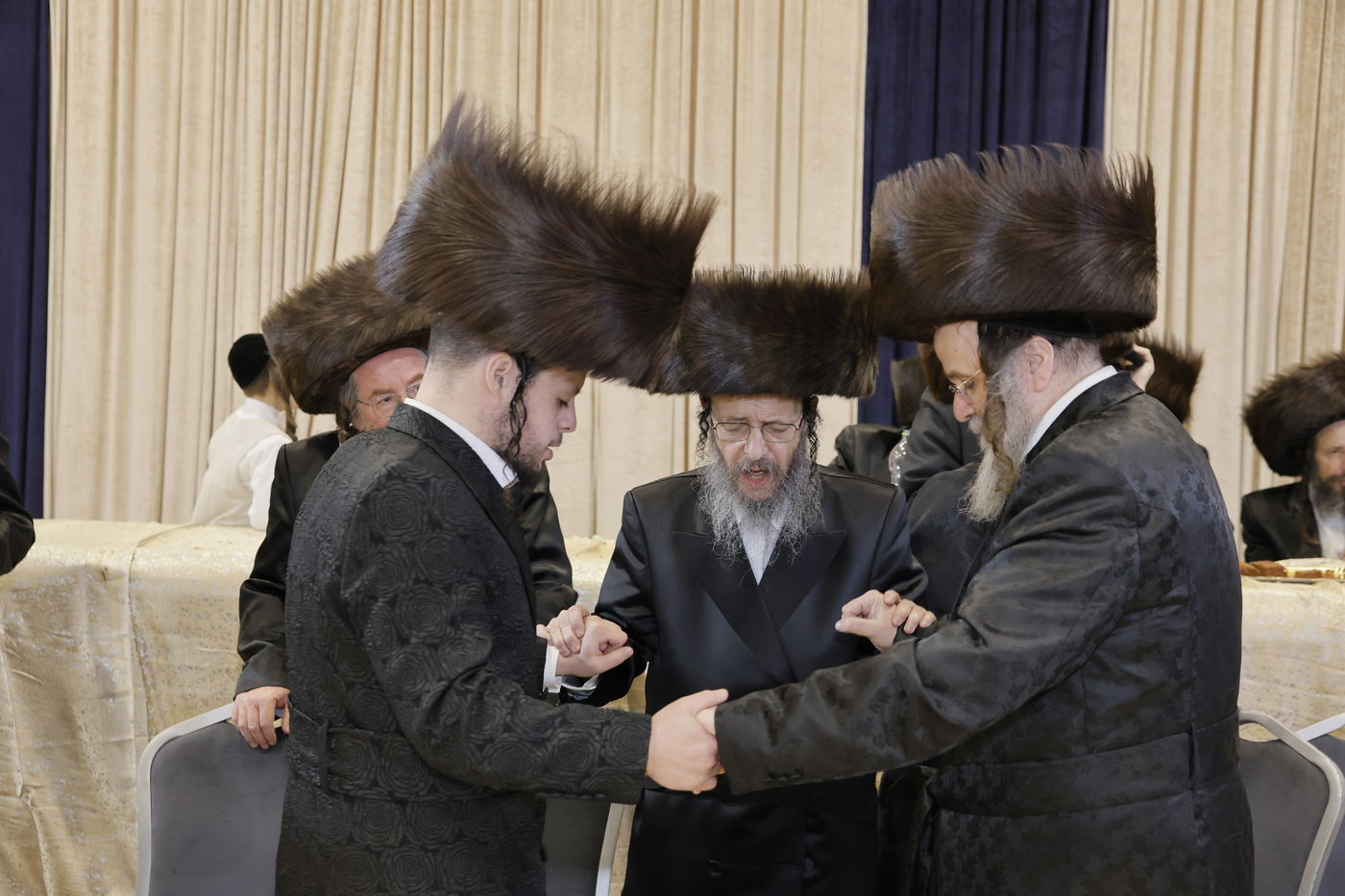 שמחת נישואי בן גאב"ד זוועהיל