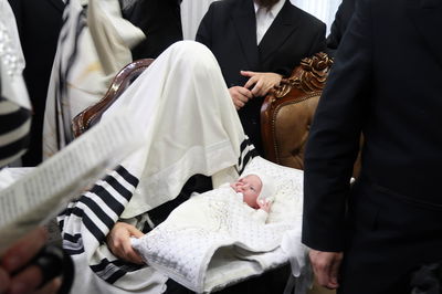 האדמו"ר מזוועהיל בשמחת ברית במעונו של הגה"צ רבי יעקב מאיר שכטר