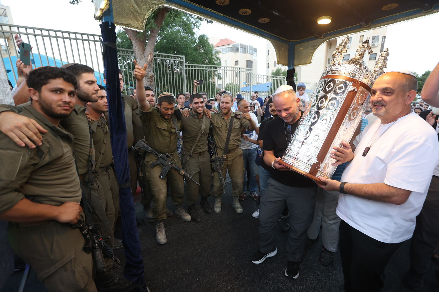 הכנסת ספר תורה של זוכה "יד לאחים"