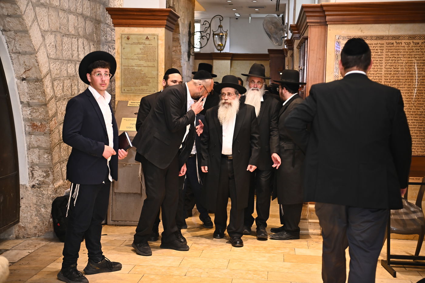 הגר"ש שטיינמן בתפילה בקבר רחל