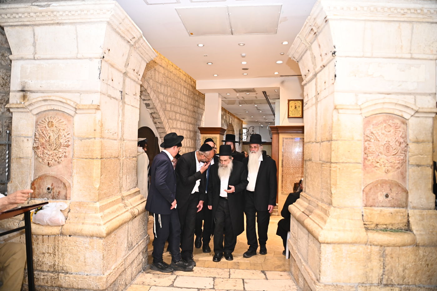 הגר"ש שטיינמן בתפילה בקבר רחל