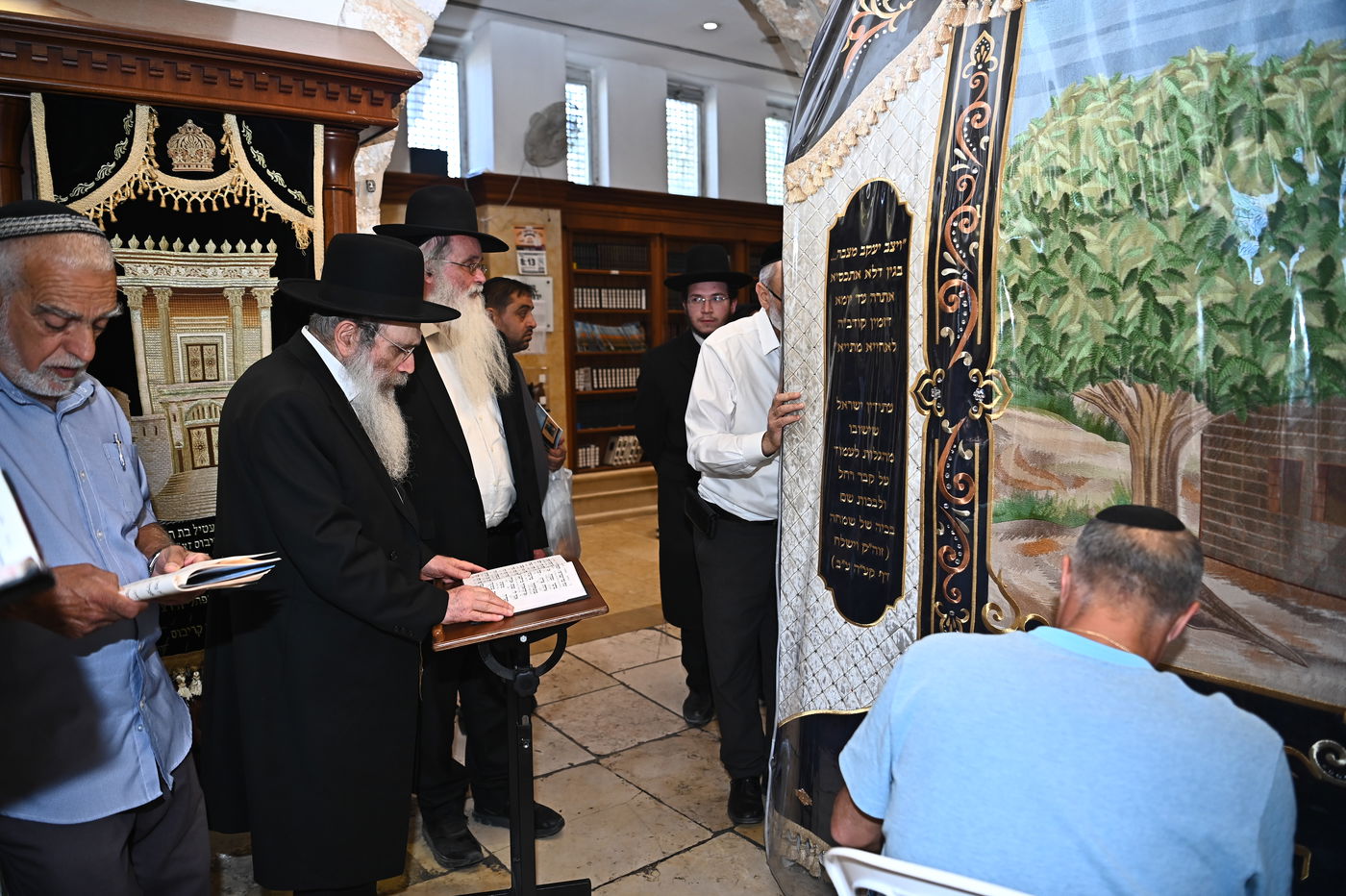 הגר"ש שטיינמן בתפילה בקבר רחל