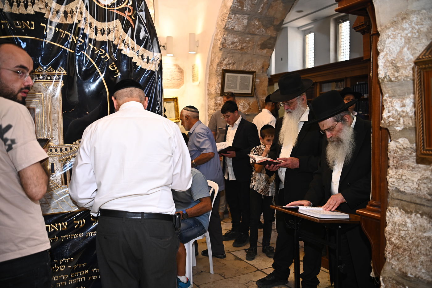 הגר"ש שטיינמן בתפילה בקבר רחל