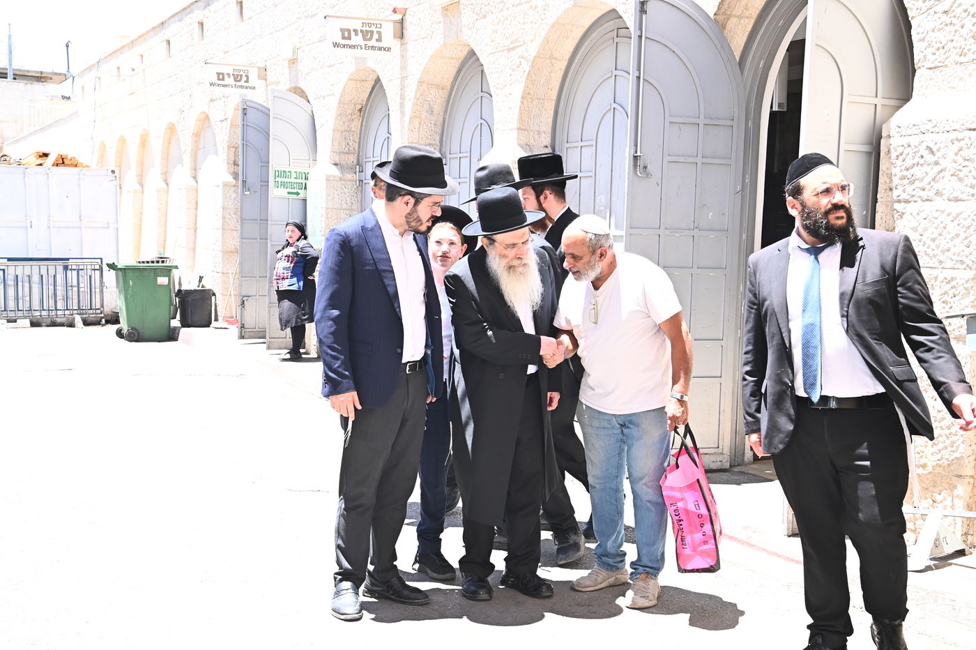 הגר"ש שטיינמן בתפילה בקבר רחל