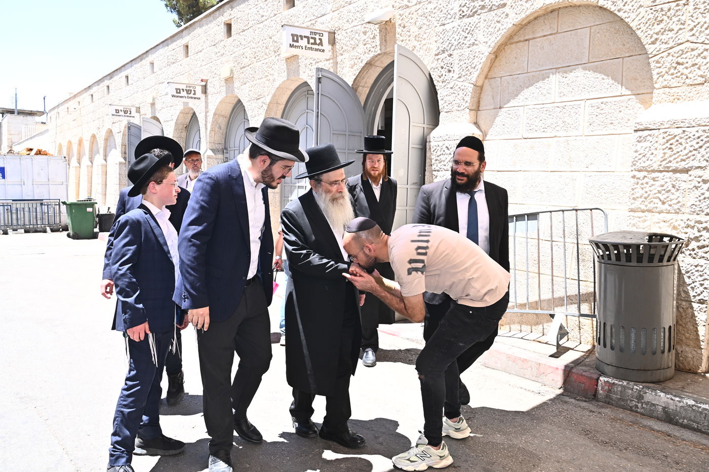 הגר"ש שטיינמן בתפילה בקבר רחל