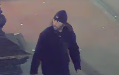 החשוד שתועד במצלמות האבטחה 