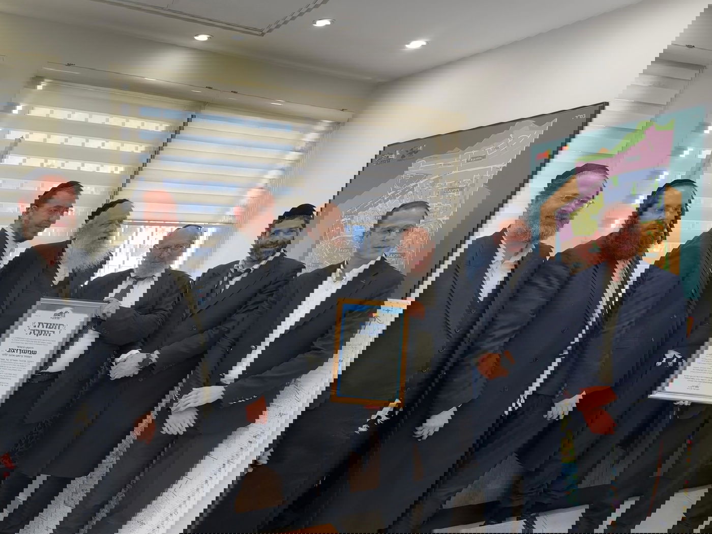 ראש העיר בני ברק מעניק תעודת הוקרה ליועץ הרפואי הרב שמעון רגובי, יו"ר ארגון 'מזור'